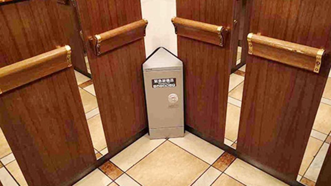 Hotel Emisia Sapporo Exteriör bild A urinal with a urinoir
