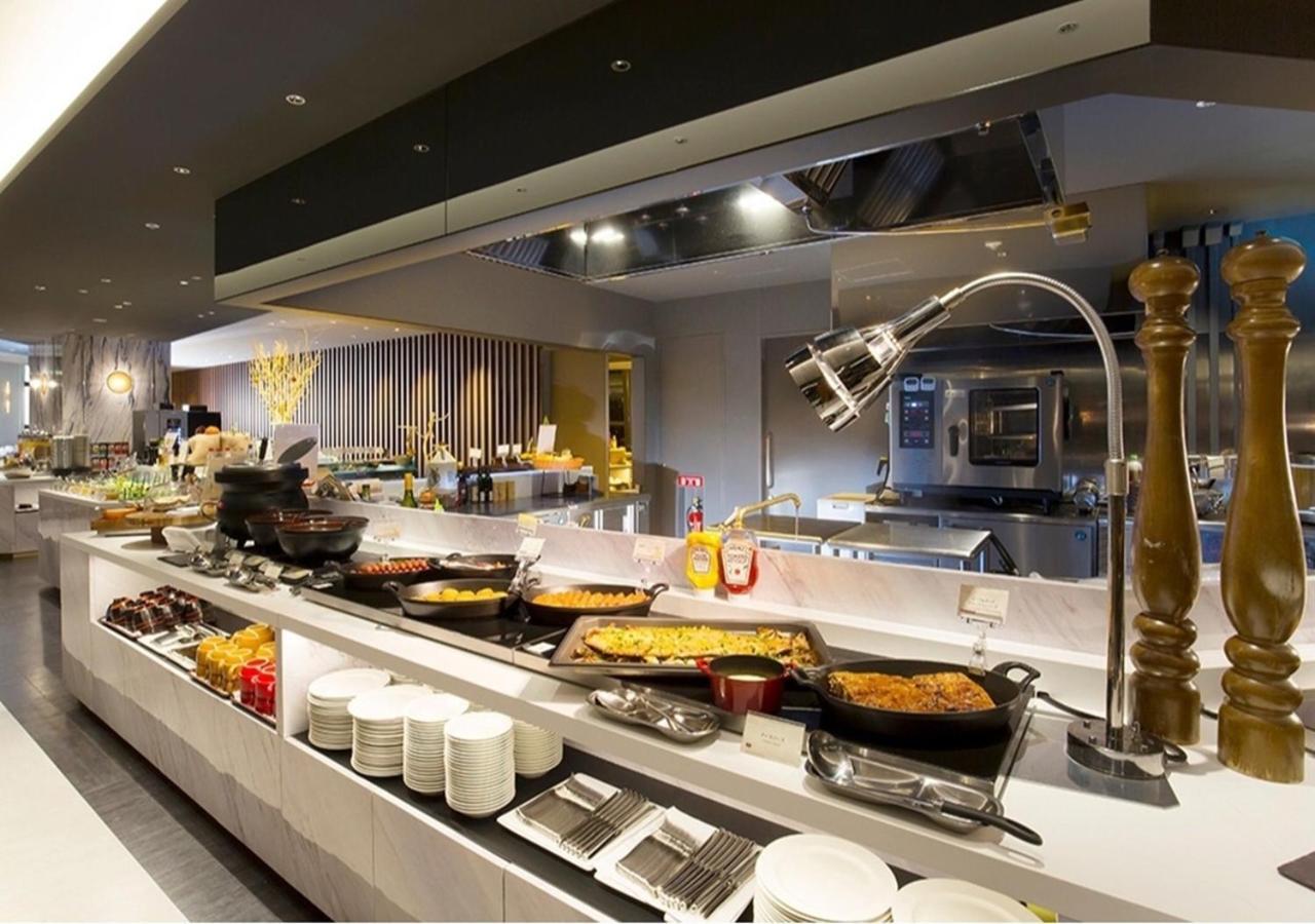 Hotel Emisia Sapporo Exteriör bild A buffet at a hotel