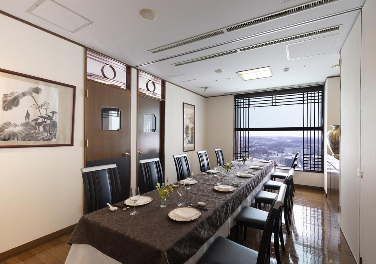 Hotel Emisia Sapporo Exteriör bild A private dining room at the hotel