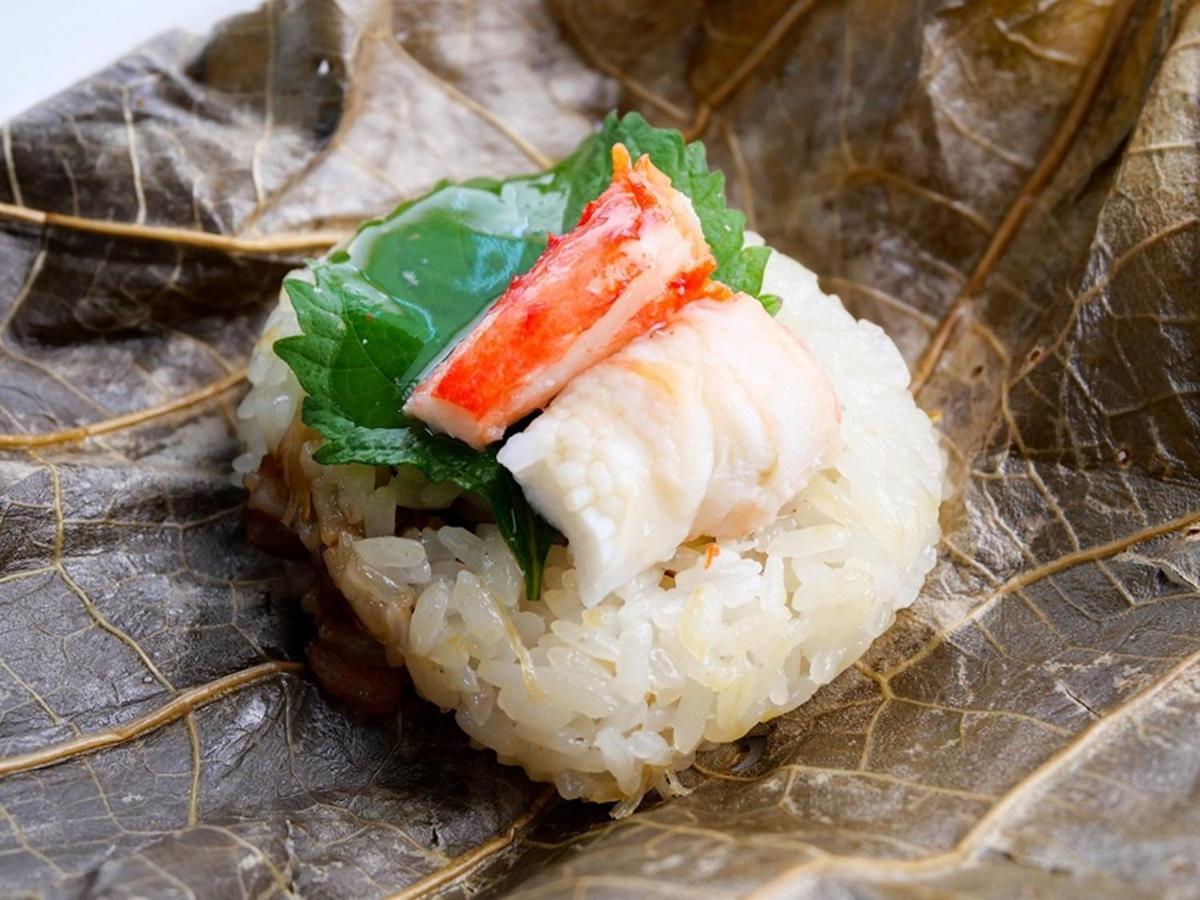 Hotel Emisia Sapporo Exteriör bild A crab and fish paste rice dumpling