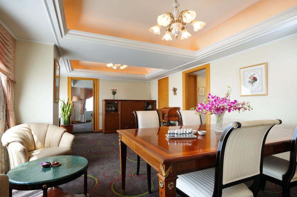 Hotel Emisia Sapporo Exteriör bild A suite at the hotel